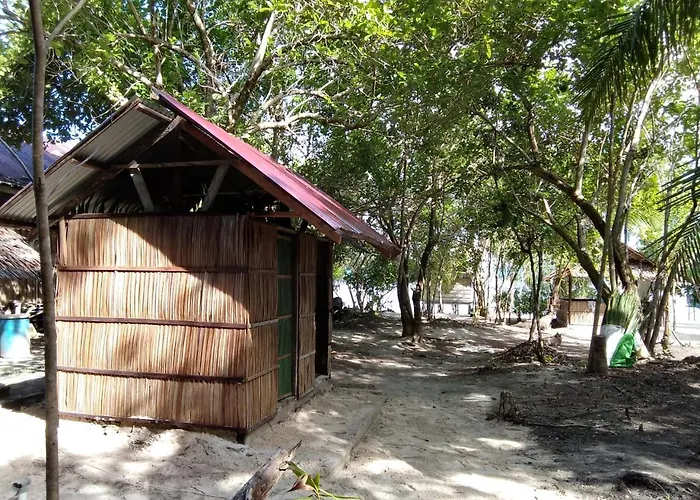 Daroyen Village