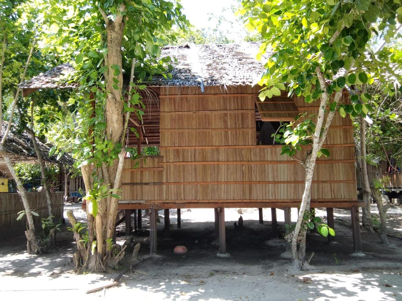 Daroyen Village *